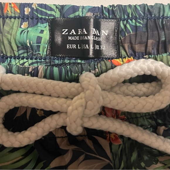 Men’s Size (L) Animal Print Swimwear - Picture 2 of 3